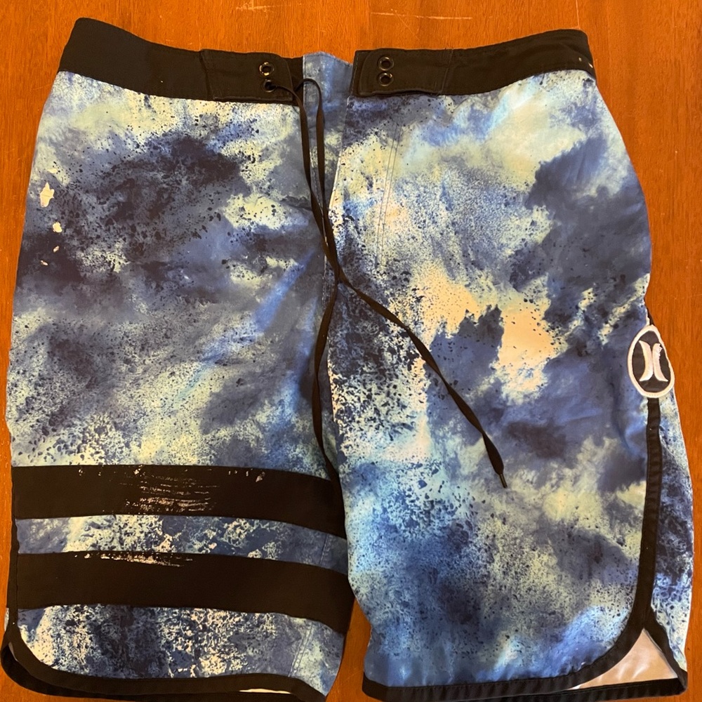Men’s Hurley Board Shorts Size 28
